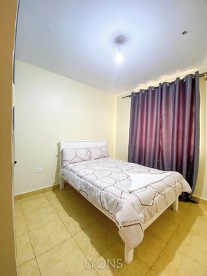 2 habitaciones, escritorio, tabla de planchar con plancha y wifi 