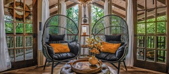 Light'n Bug Bungalow: Pet Friendly, FREE Attraction Tickets, Hot Tub, & Firepit