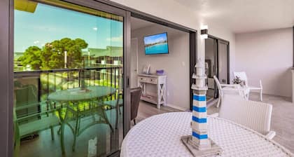 Park Shore Resort- BLDG I #351*Remodeled*