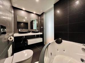 Douche, sèche-cheveux