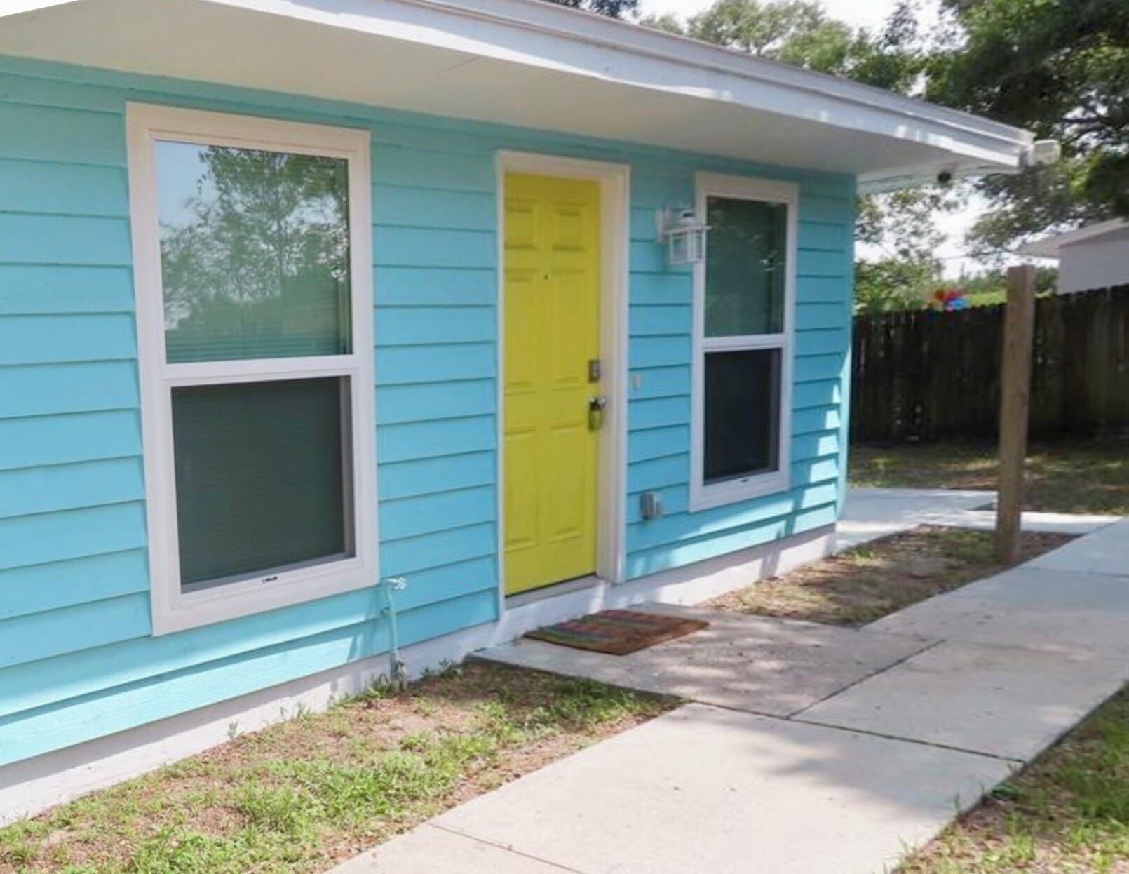Cozy 2-bedroom duplex in phenomenal Tampa, Minutes from Beaches and Tampa Intl.