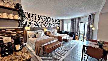 1 Schlafzimmer, Schreibtisch, Bügeleisen/Bügelbrett, Reisekinderbett