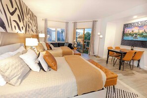 1 Schlafzimmer, Schreibtisch, Bügeleisen/Bügelbrett, Reisekinderbett