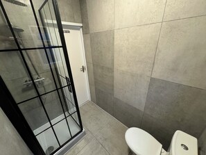 Shower, hair dryer, towels, soap - City Escape (Enfield)