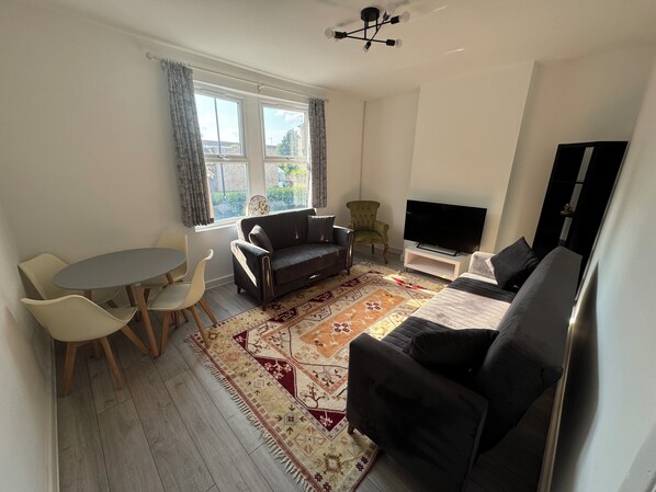 Smart TV - City Escape (Enfield)