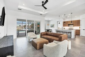 Smart TV - Punta Gorda 3-Bedroom Canalfront Vacation Home with Pool (Punta Gorda)