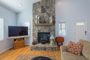 Télévision, cheminée