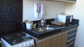 Geladeira, micro-ondas, cooktop, liquidificador