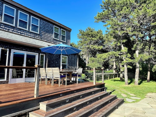 Spacious 5-bedroom house in Nantucket with private pool and pet-friendly