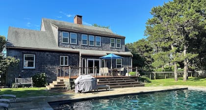 Spacious 5-bedroom house in Nantucket with private pool and pet-friendly