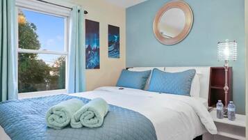 5 bedrooms, iron/ironing board, WiFi, bed sheets