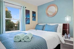 5 bedrooms, iron/ironing board, WiFi, bed sheets