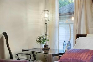 5 habitaciones, tabla de planchar con plancha, wifi y ropa de cama