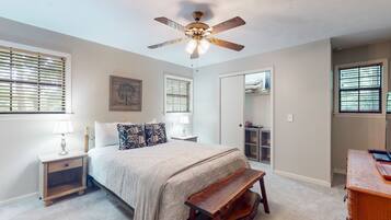 3 bedrooms, iron/ironing board, internet, bed sheets