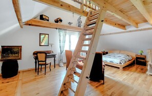 3 bedrooms, iron/ironing board, travel cot, free WiFi