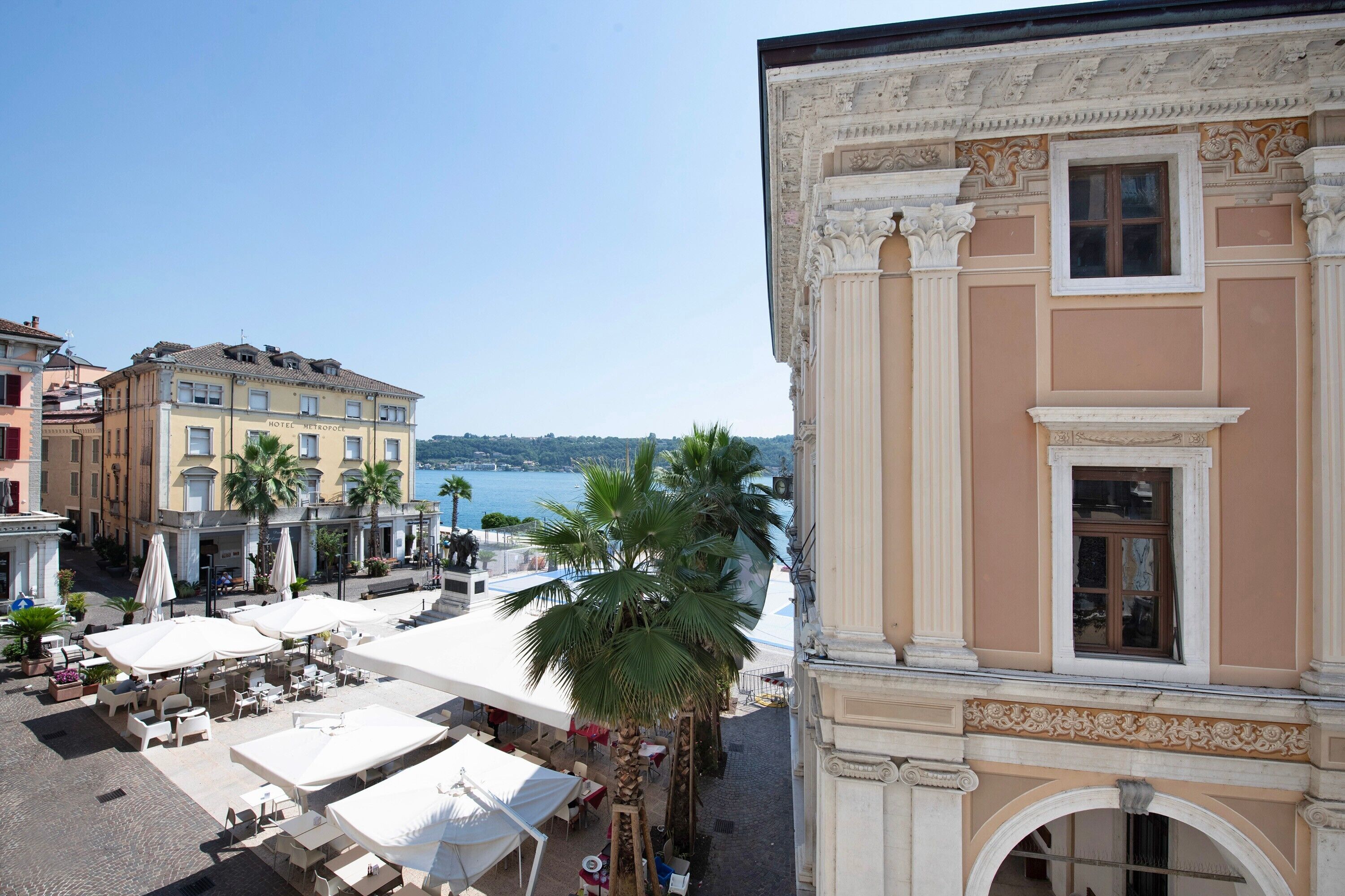 المنطقة المحيطة بالمنشأة