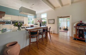 Kühlschrank, Ofen, Herdplatte, Geschirrspüler