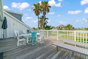Outdoor dining - Welcome to your ultimate seaside escape! (Galveston)