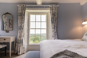 6 bedrooms, iron/ironing board, travel cot, WiFi - Outstanding large dog friendly country house in the Cotswolds - Old Rectory (Miserden)