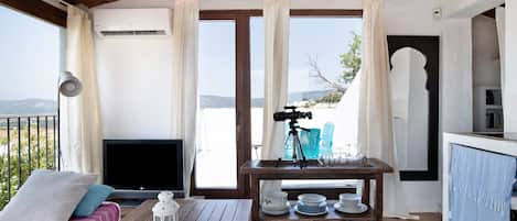 4 makuuhuonetta, silitysrauta/-lauta, ilmainen Wi-Fi, vuodevaatteet