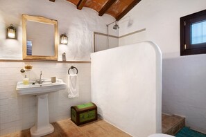 Ducha, secador de pelo y toallas