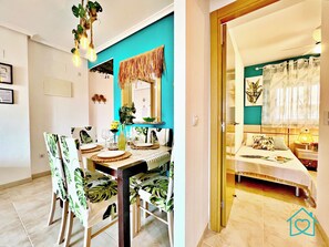 2 soverom, strykejern/-brett, reiseseng for barn og internettilgang