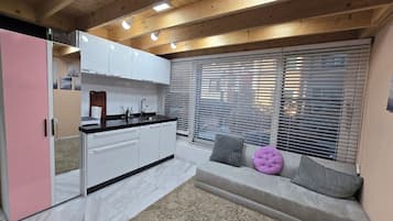101 Private blooming house | 5 bedrooms, premium bedding, pillowtop beds, individually decorated