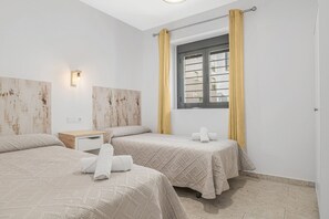 2 makuuhuonetta, silitysrauta/-lauta, ilmainen Wi-Fi, vuodevaatteet