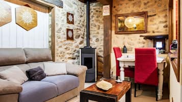 TV, fireplace, DVD player