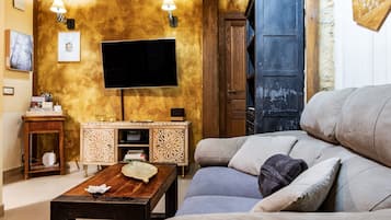 Tv, eldstad och dvd-spelare