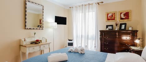 4 bedrooms, bed sheets