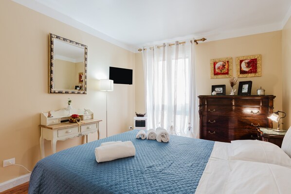 4 bedrooms, bed sheets