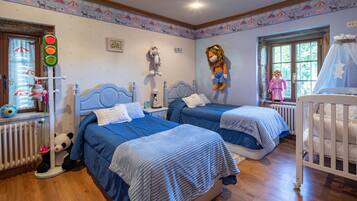 4 bedrooms, free WiFi, bed sheets