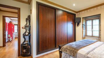 4 bedrooms, free WiFi, bed sheets