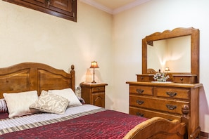 3 bedrooms, free WiFi, bed sheets - Country House 'Mas Vila 3' with Mountain View, Wi-Fi and Air Conditioning (Fogars de la Selva)