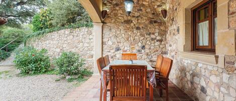 تناول الطعام بالخارج