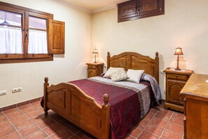 3 bedrooms, free WiFi, bed sheets - Country House 'Mas Vila 3' with Mountain View, Wi-Fi and Air Conditioning (Fogars de la Selva)