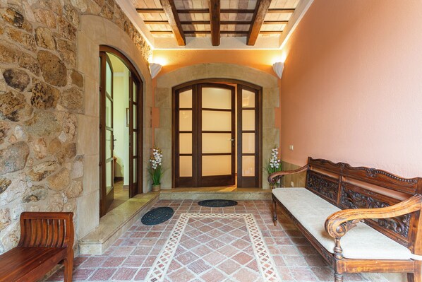 Interior - Country House 'Mas Vila 2' with Mountain View, Wi-Fi and Air Conditioning (Fogars de la Selva)