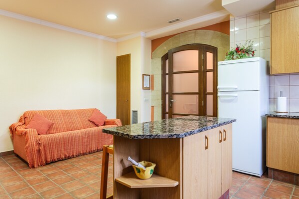 Interior - Country House 'Mas Vila 2' with Mountain View, Wi-Fi and Air Conditioning (Fogars de la Selva)