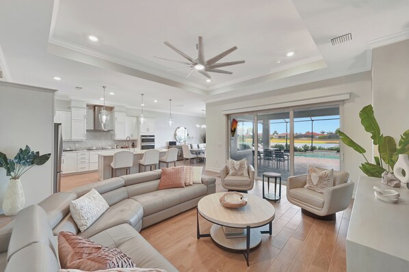 Smart TV, fireplace, stereo - New: East Naples Holiday Oasis with Golf Course & Canal Views; Near Marco Island (Naples)