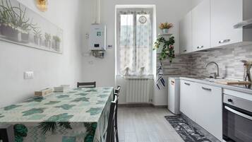 Refrigerador, horno, parrilla de estufa y lavavajillas