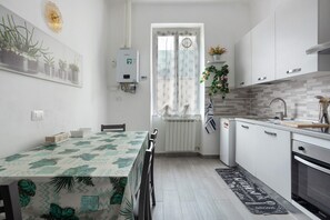 Køleskab, ovn, kogeplade, opvaskemaskine