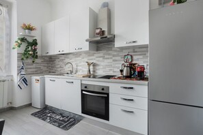 Køleskab, ovn, kogeplade, opvaskemaskine