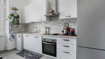 Kühlschrank, Ofen, Herdplatte, Geschirrspüler