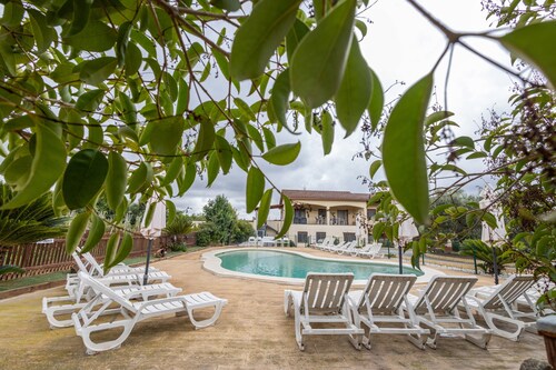Rural House 'El Tibidabo' with Mountain Views, Wi-Fi and Air Conditioning