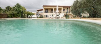 Rural House 'El Tibidabo' with Mountain Views, Wi-Fi and Air Conditioning