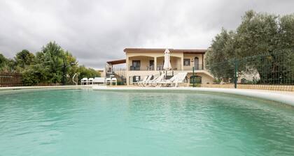 Rural House 'El Bertí' with Mountain View, Wi-Fi and Air Conditioning