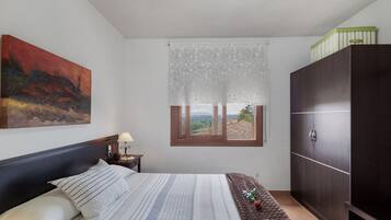 4 chambres, fer et planche à repasser, Wi-Fi gratuit, draps fournis