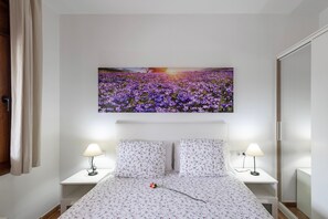4 bedrooms, iron/ironing board, free WiFi, bed sheets - Rural House 'El Bertí' with Mountain View, Wi-Fi and Air Conditioning (l' Ametlla Del Valles)