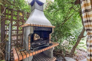 Property grounds - Rural House 'La Caseta' with Mountain Views, Wi-Fi, and Air Conditioning (l' Ametlla Del Valles)